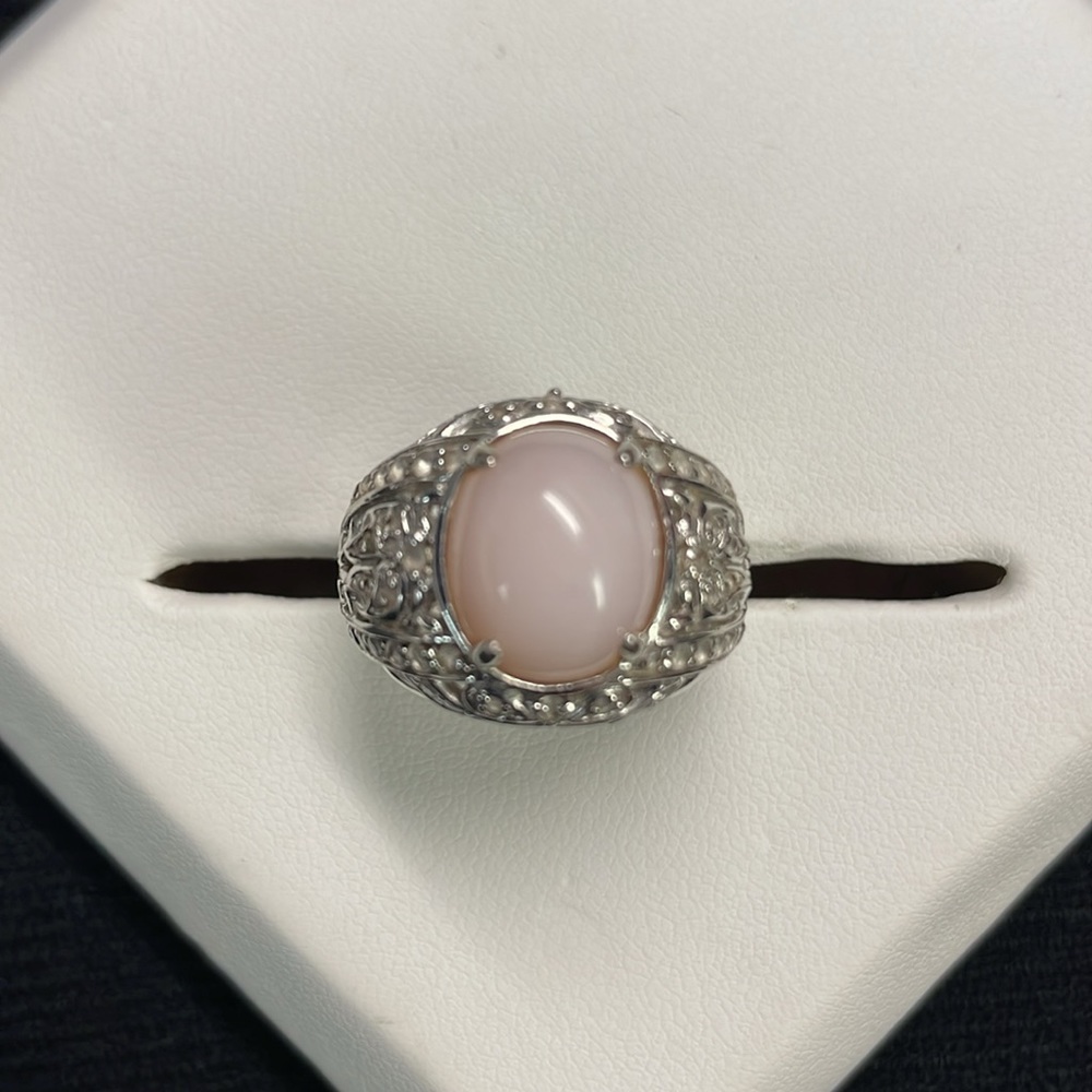 Vintage Estate Pink Mexican Opal ring. Size 7.5 EUC